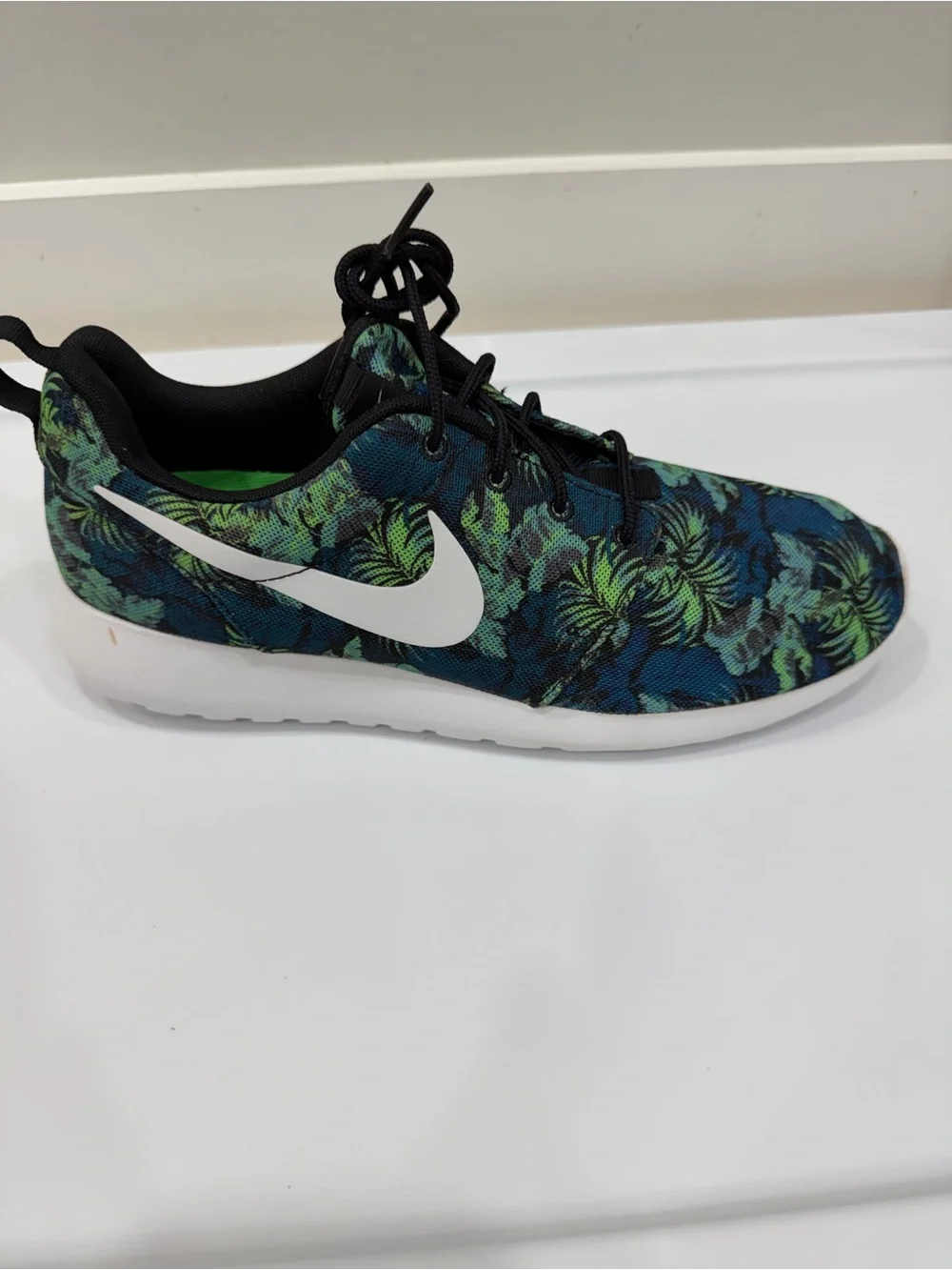 Nike Roshe Run Print Sneakers Size 9 shoes